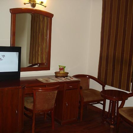 J'S Inn Yeni Delhi Dış mekan fotoğraf