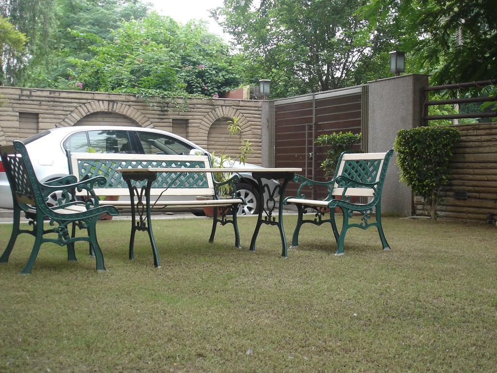 J'S Inn Yeni Delhi Dış mekan fotoğraf