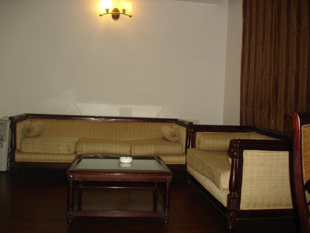 J'S Inn Yeni Delhi Dış mekan fotoğraf