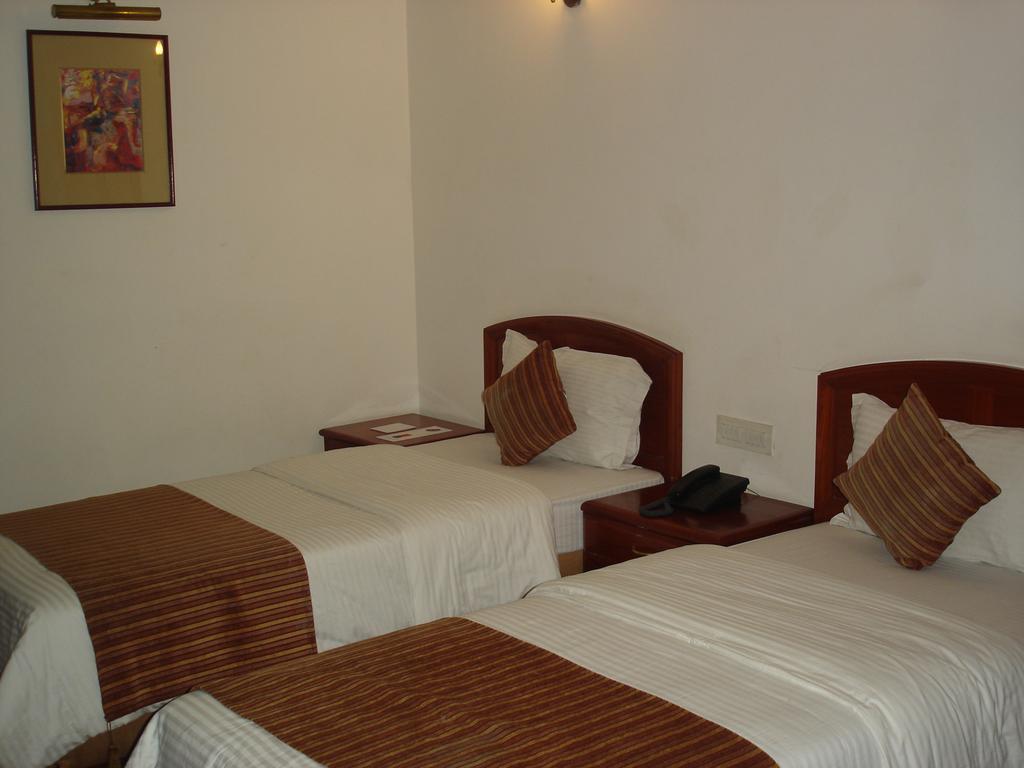 J'S Inn Yeni Delhi Dış mekan fotoğraf