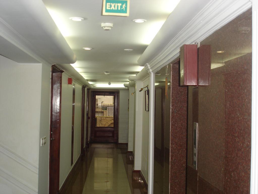 J'S Inn Yeni Delhi Dış mekan fotoğraf