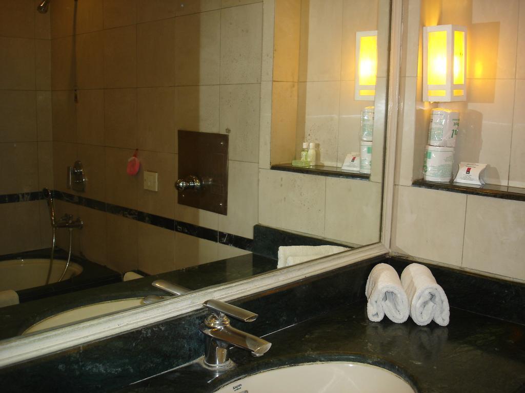 J'S Inn Yeni Delhi Dış mekan fotoğraf